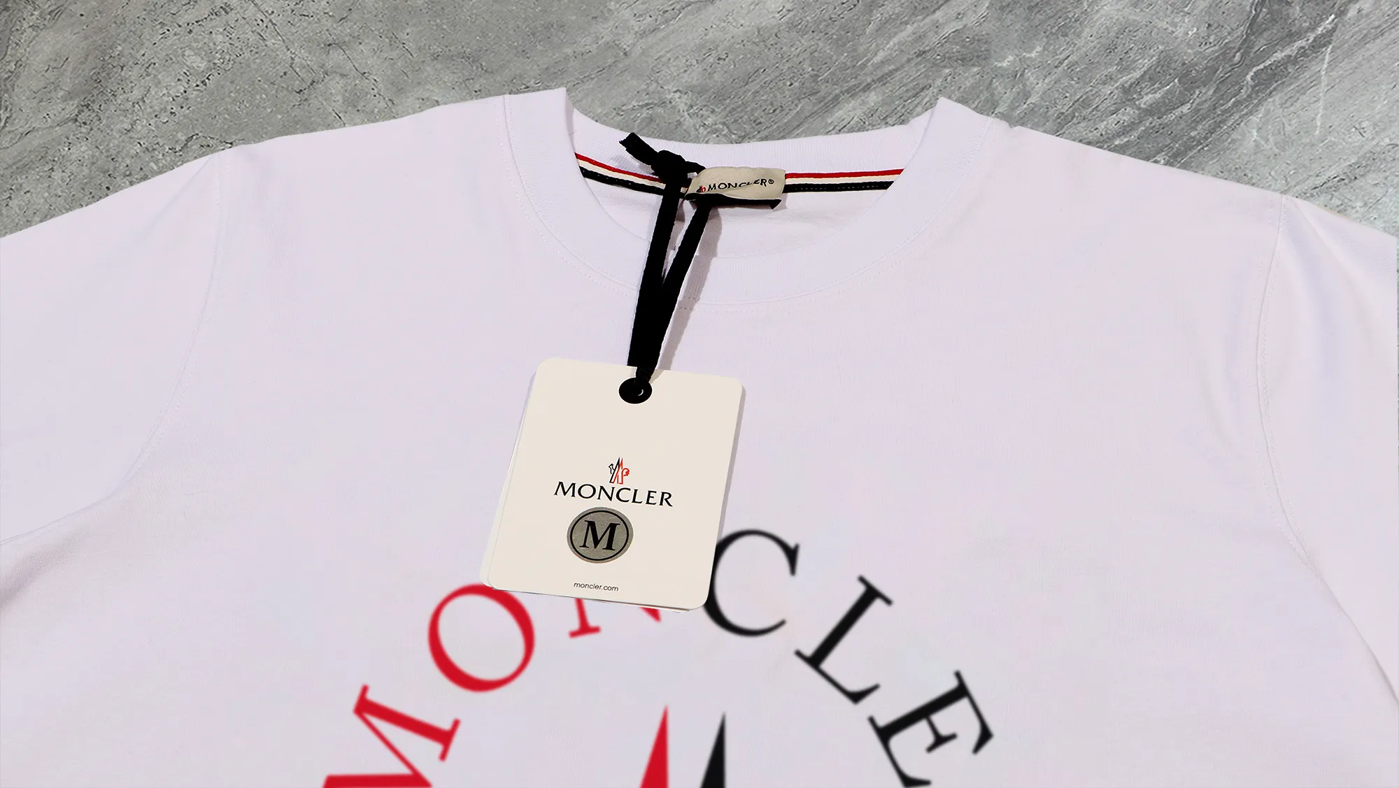 【 In Stock】 〖 𝐌𝐎𝐍𝐂𝐋𝐄𝐑~ 〗 440g ， 😎 ， ， Factory 2025 T ， ， Premium LOGO， Same Style ：Black White Size：S M L XL 2XL